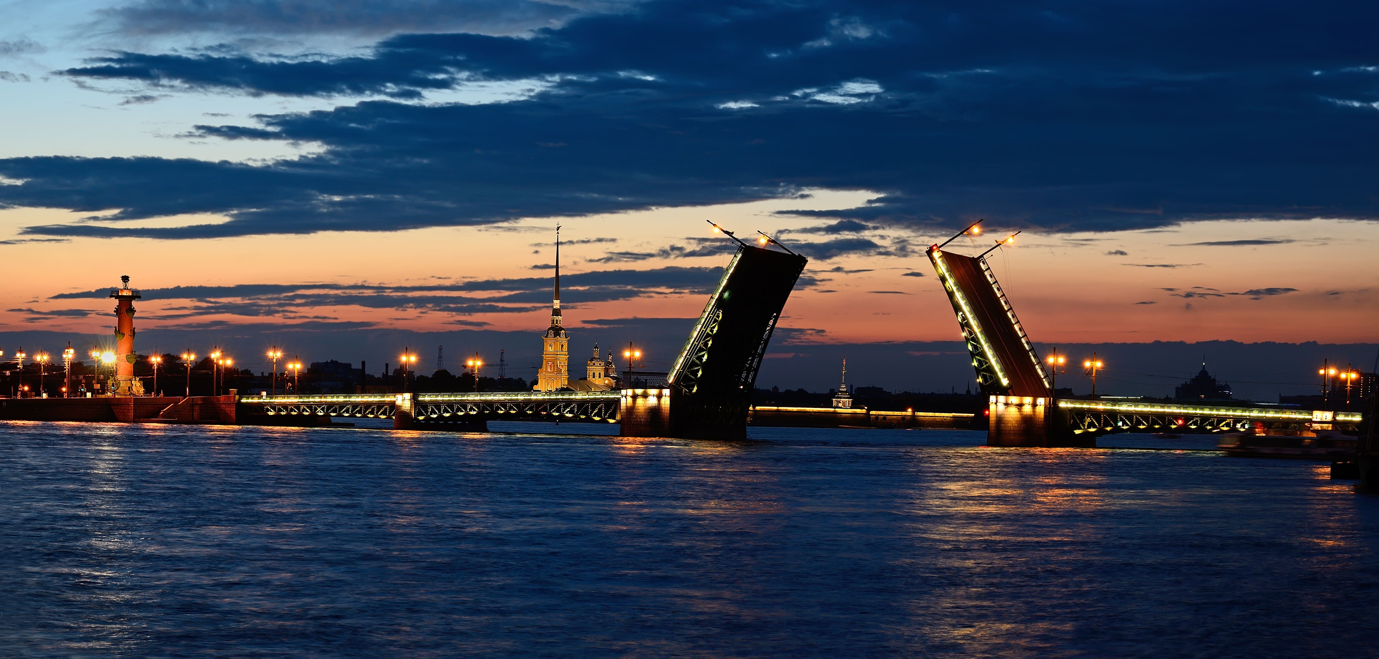 720 санкт петербург. Дворцовый мост в Санкт-Петербурге. Дворцовый мост в Санкт-Петербурге панорама.